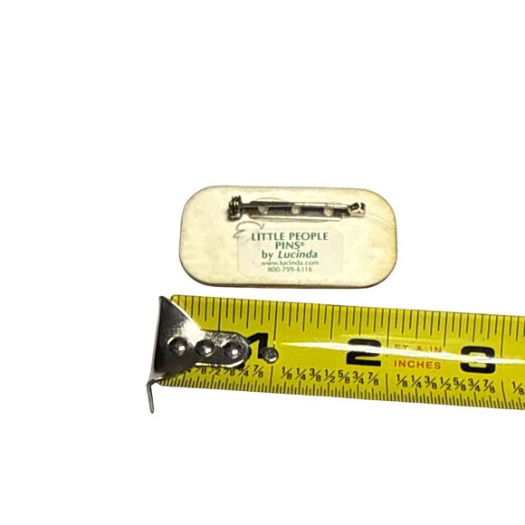 Lucinda Little People Pins Winter Glitter Skater Girl Resin Brooch - Picture 6 of 6